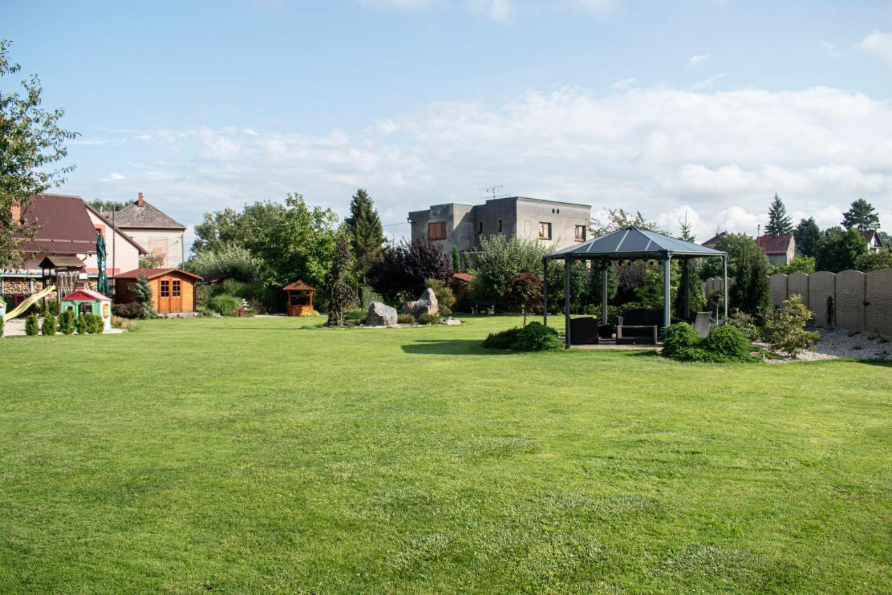 Hostinec A Penzion U Sv. Mikulase Hat Exterior photo